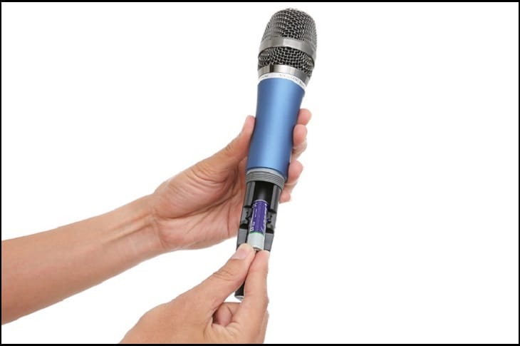 kiểm tra pin truoi7c1 khi sử dụng micro không dây