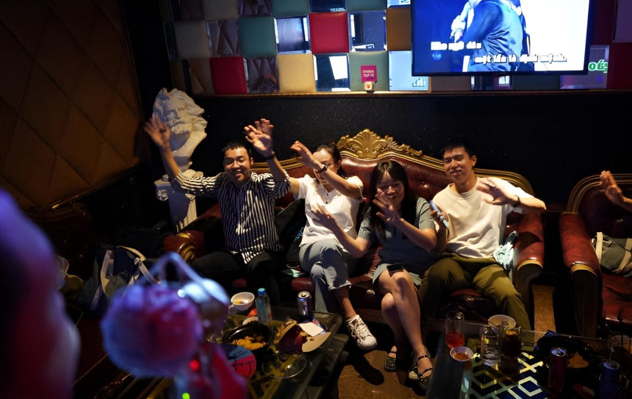 hat karaoke trong nha co bi cam khong hieu sao cho dung