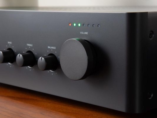 NAD C 359S và C 569 Ampli Class AB, đầu CD thế hệ mới